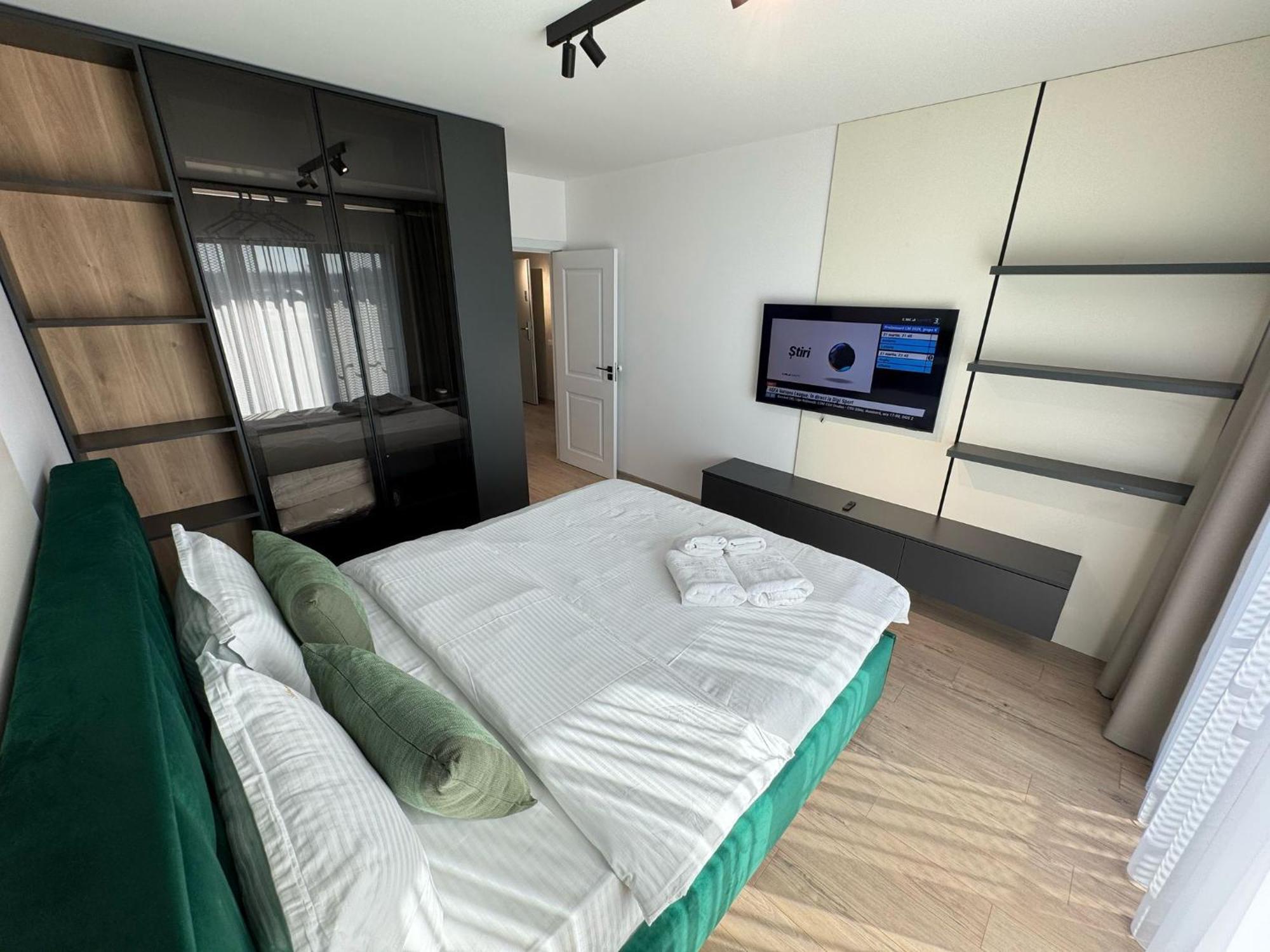 Luxury Apartments Avanera With 1&2 Bedroom With Parking Szucsáva Kültér fotó